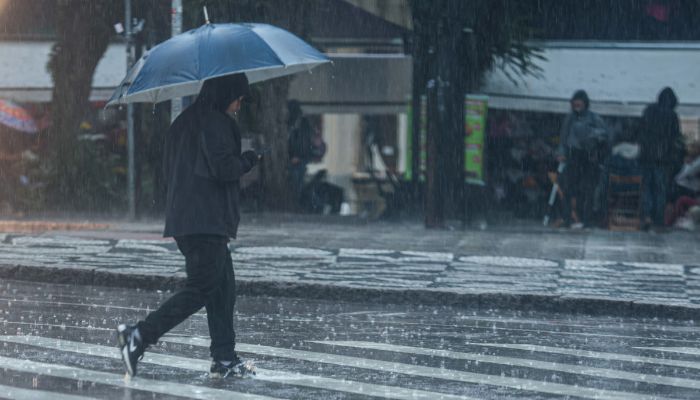  Áreas de instabilidade trazem chuva nesta segunda, que se espalha pelo Paraná na terça